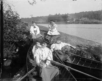 Veghte Family in canoes, ca. 1907